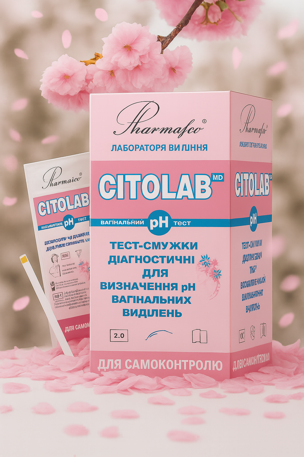 упаковка серед пелюсток сакури